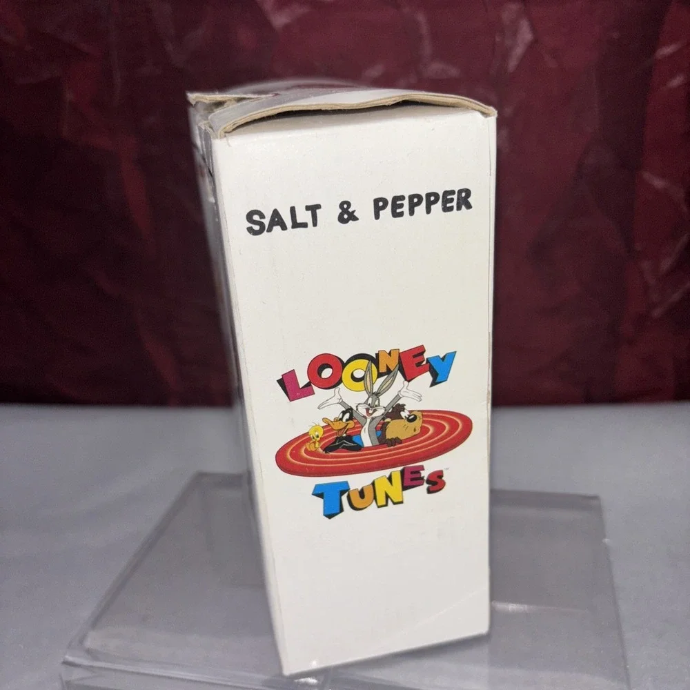 Vintage 1993 Cowboy Daffy Duck And Bugs Bunny‎ Looney Tunes Salt And Pepper Set